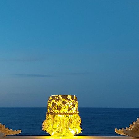 Amazing Beachfront Apartment In Hersonissos Dış mekan fotoğraf