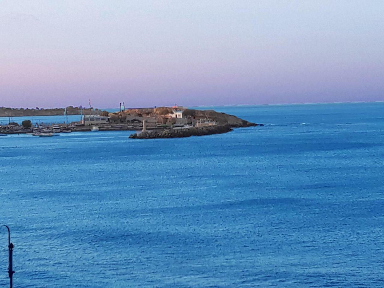 Amazing Beachfront Apartment In Hersonissos Dış mekan fotoğraf