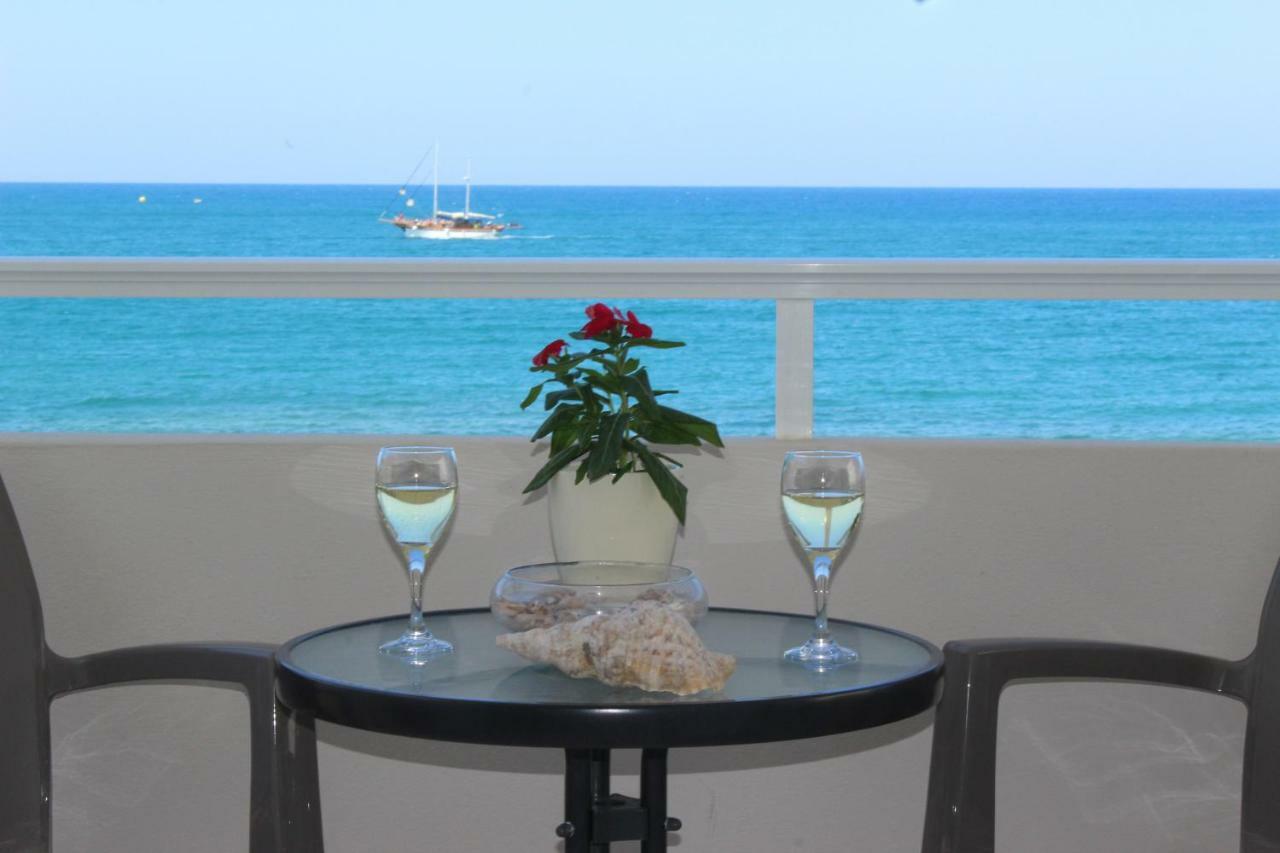Amazing Beachfront Apartment In Hersonissos Dış mekan fotoğraf